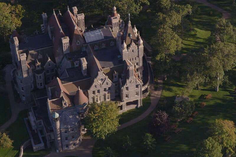 1000 Islands: 10, 20, 30, or 60-Min Scenic Helicopter Tour - 30-minute Canadian Signature Two Castle route with bridges and shipwrecks