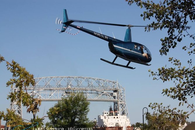 30-Mile North Shore Helicopter Tour - A 30-mile North Shore flight that gets you oriented fast