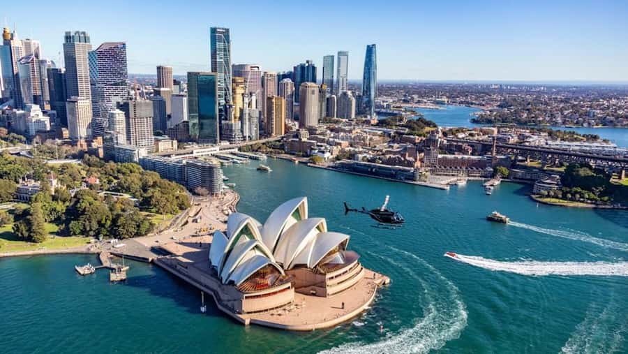30-minute Private Sydney Harbour Helicopter Tour for 2 - Returning Over the Harbour: Bridge, Opera House, and Skyline Views