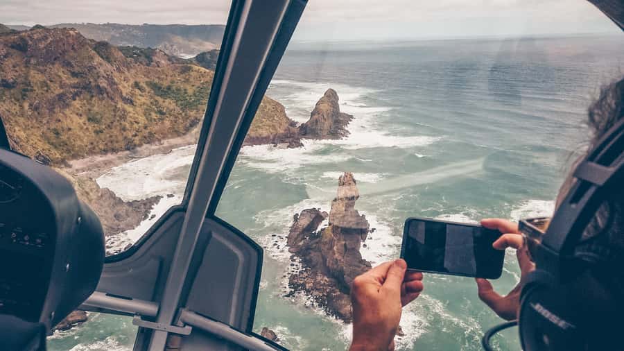 Auckland: 36 min scenic helicopter flight - Coast to Coast - Aircraft Types, Weight Limits, and What That Means for Comfort