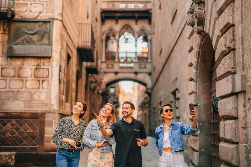 Barcelona: Helicopter Flight, Boat Ride, and Walking Tour - Where this tour starts: quick orientation at Roger de Llúria