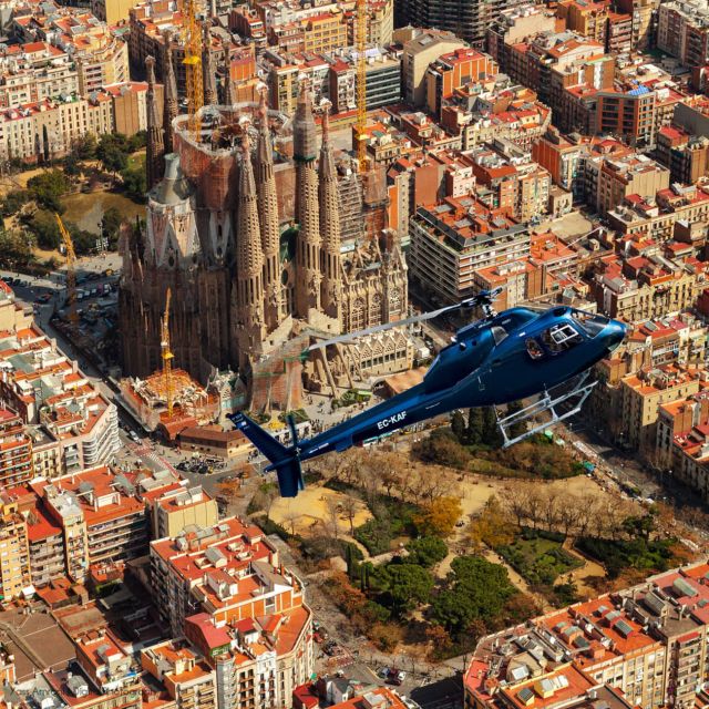 Barcelona: Panoramic Helicopter Flight & Boat Transfer - The helicopter route: old town lines to modern blocks (and coastal views)