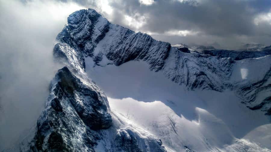 Canmore: 25-Minute Three Sisters Helicopter Tour - Meeting Alpine Helicopters in Canmore: smooth start, quick briefing