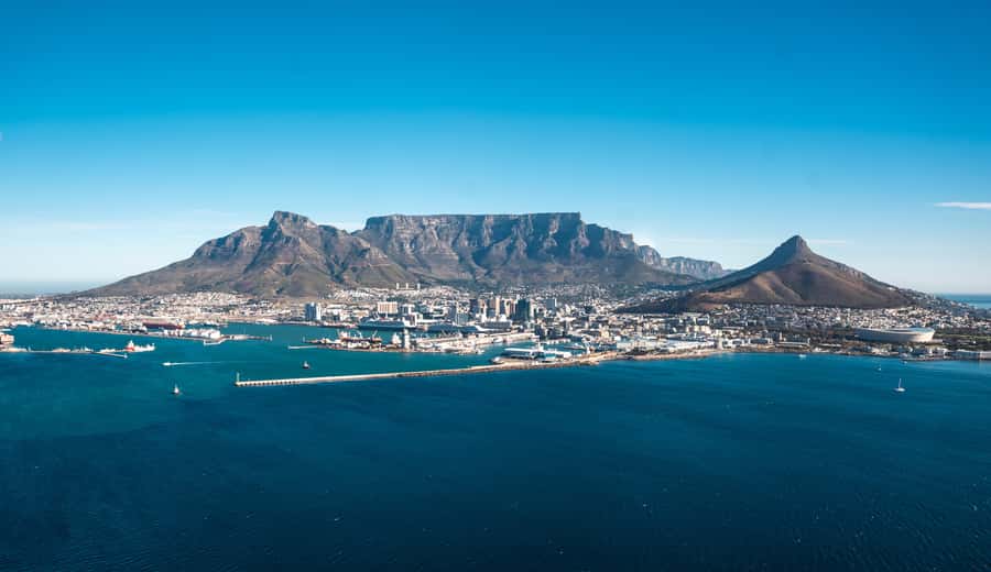 Cape Town: Hopper Helicopter Flight - Table Mountain and Robben Island: why the route hits the big icons