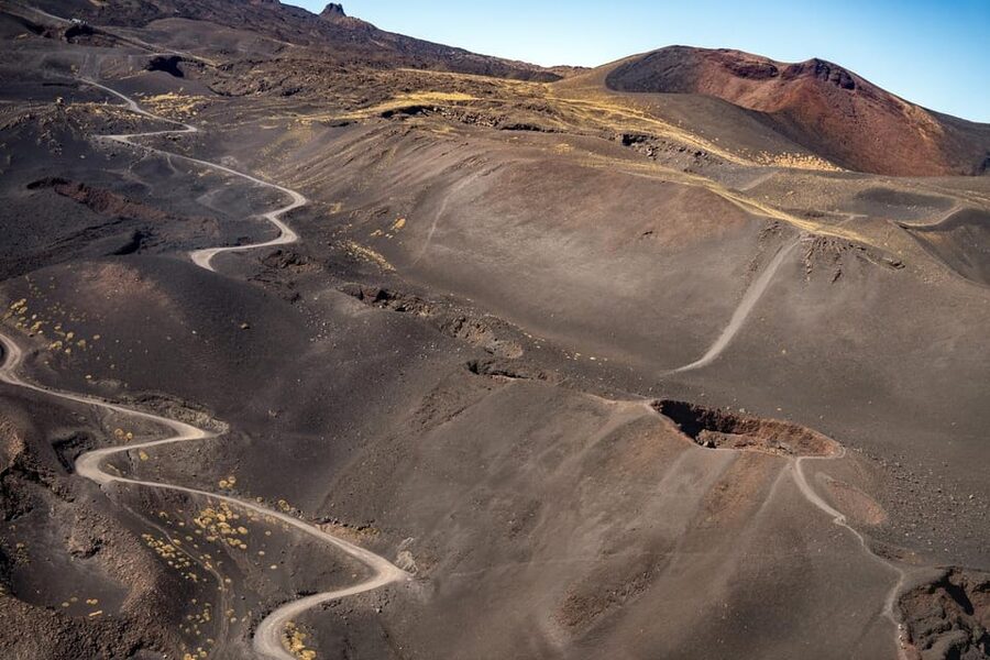 Fiumefreddo: Group Flight Helicopter Tour over Etna - Piano Provenzana and la bottoniera: ski views meet volcanic craters