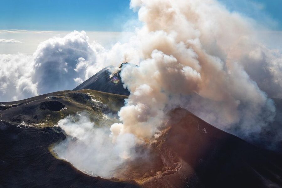 Fiumefreddo: Group Flight Helicopter Tour over Etna - 3500 meters: Sicily, the Aeolian Islands, and Calabria in one glance