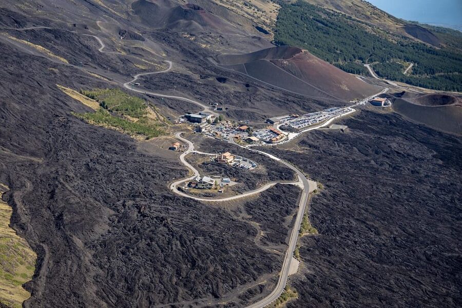 Fiumefreddo: Group Flight Helicopter Tour over Etna - Valle del Bove: Schiena dell’asilo and the big open bowl