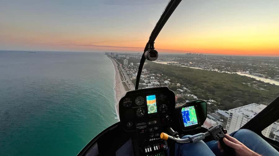 Fort Lauderdale : Romantic Champagne Helicopter Flight Tour - The flight itself: 30 minutes above beaches, canals, and coastline