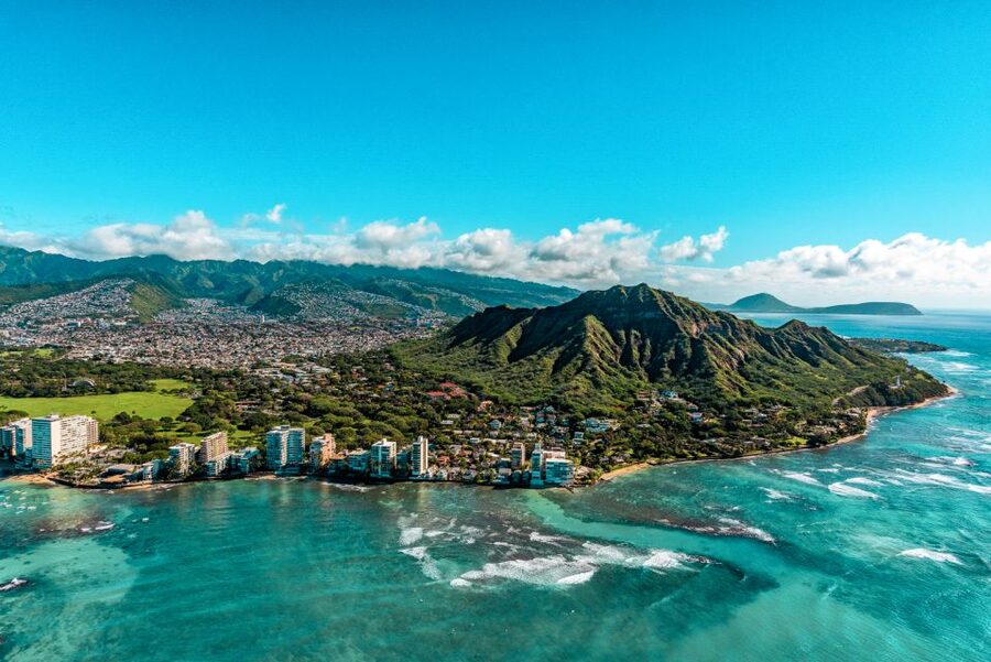 From Honolulu: Oahu 60min Helicopter Tour with Doors Off/On - Waikiki to Diamond Head: why the tour starts with the most recognizable skyline