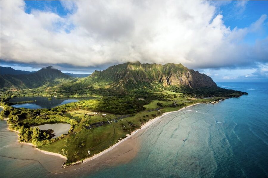 From Honolulu: Oahu 60min Helicopter Tour with Doors Off/On - Kaneohe Bay to Chinaman’s Hat: the East Coast that looks unreal from above