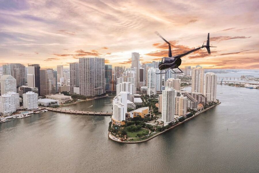 From Pembroke Pines: Helicopter Tour Over Miami - From Pembroke to Miami in 27 minutes: the fast, high-impact flight