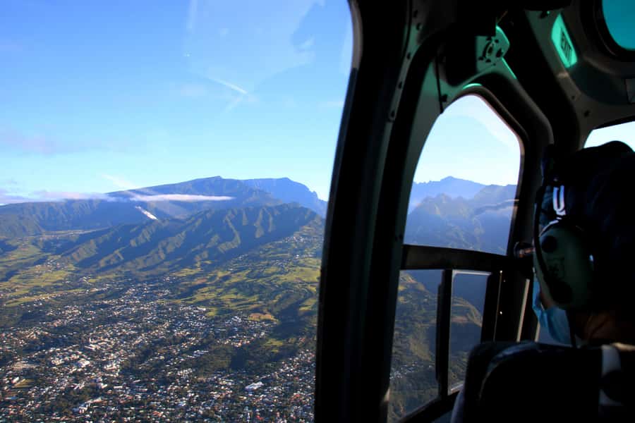 From St Pierre: helicopter flight over the whole of Reunion Island - Why a 55-minute helicopter circuit makes Reunion feel close