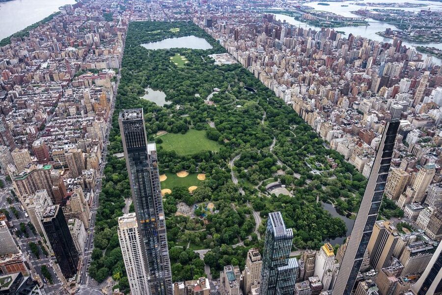 From Westchester: NYC Private Helicopter Tour for Couples - A private R44 flight over Manhattan for couples
