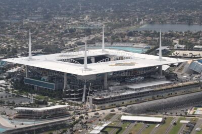 Haulover Beach Helicopter Tour in Miami - Entering the Route: Gulfstream Park’s Aerial Start