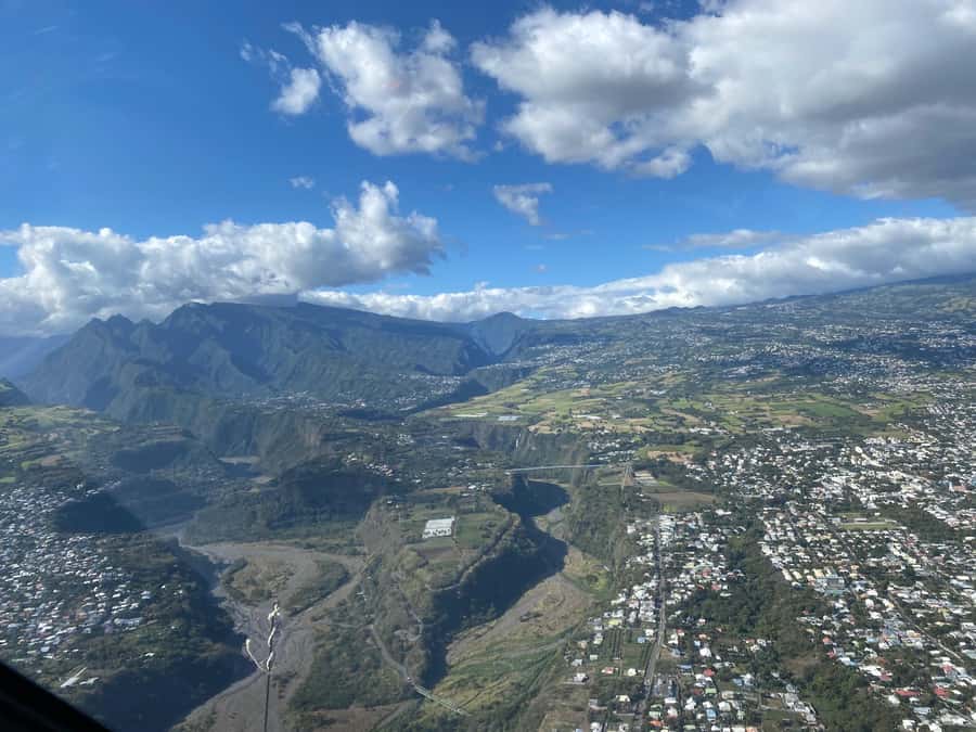 Helicopter flight from St Pierre over Réunion's 3 cirques - Plaine des Cafres Return: Bras de la Plaine on the Way Back