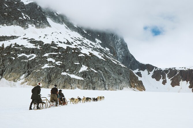 Helicopter To a Dogsledding Experience - Small Group Size and Seating: Why Weight Counts Here