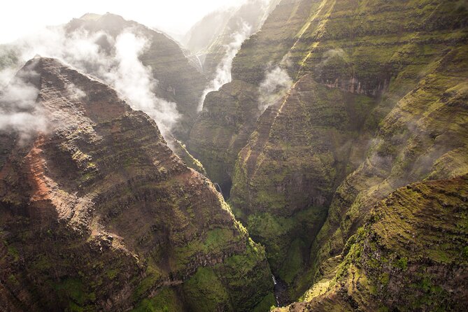 Kauai Deluxe Waterfall Safari: Helicopter Tour - Waimea Canyon and waterfalls: seeing the island’s “big picture”