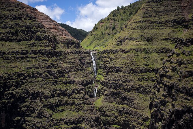 Kauai Deluxe Waterfall Safari: Helicopter Tour - How the pilot commentary improves your flight (Dali included)