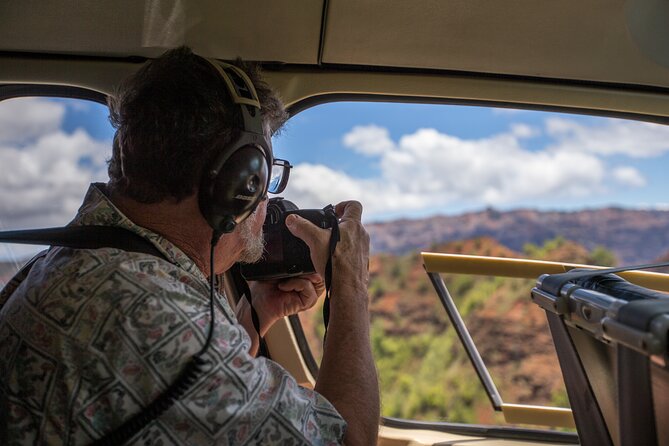 Kauai Deluxe Waterfall Safari: Helicopter Tour - Photo tips and what to wear in a window-heavy helicopter