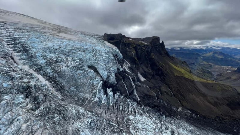 Landmannalaugar: Helicopter tour with 3 Landings - Eyjafjallajökull: the 2010 eruption remembered in glacier volcano country