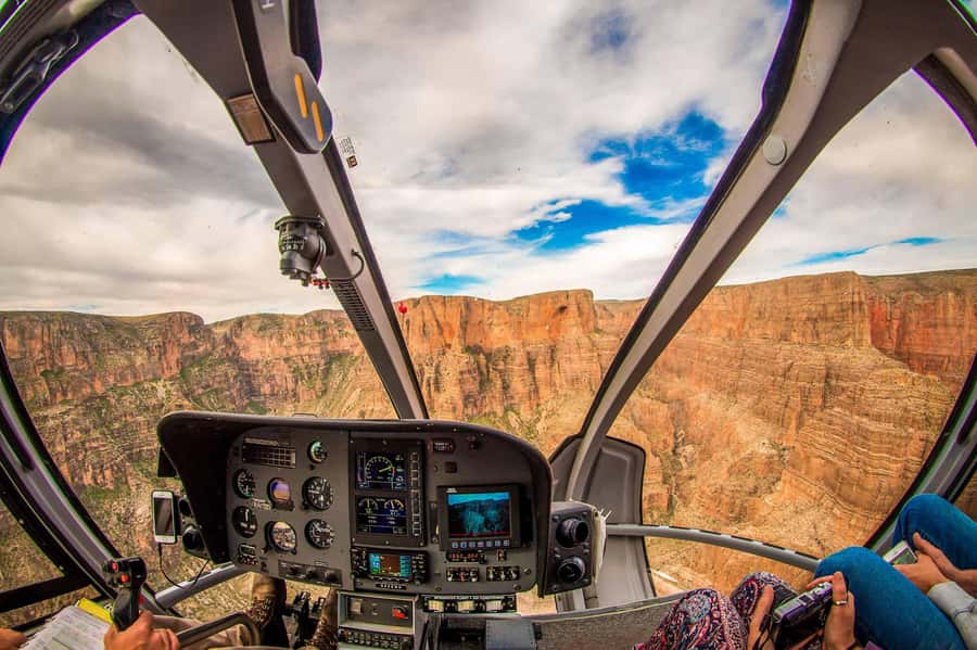 Las Vegas: Grand Canyon West Rim Tour with Helicopter Flight - Helicopter Flight to the Canyon Floor: The Main Event