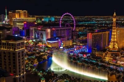 Las Vegas: Helicopter Tour of the Strip with Window Seats - What makes this flight feel different: window seats + a cabin with air