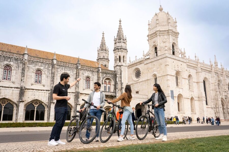 Lisbon: Guided Bike Tour, Helicopter Flight, and Boat Trip - Tagus boat cruise: relax, breathe, and spot the 25 de Abril Bridge