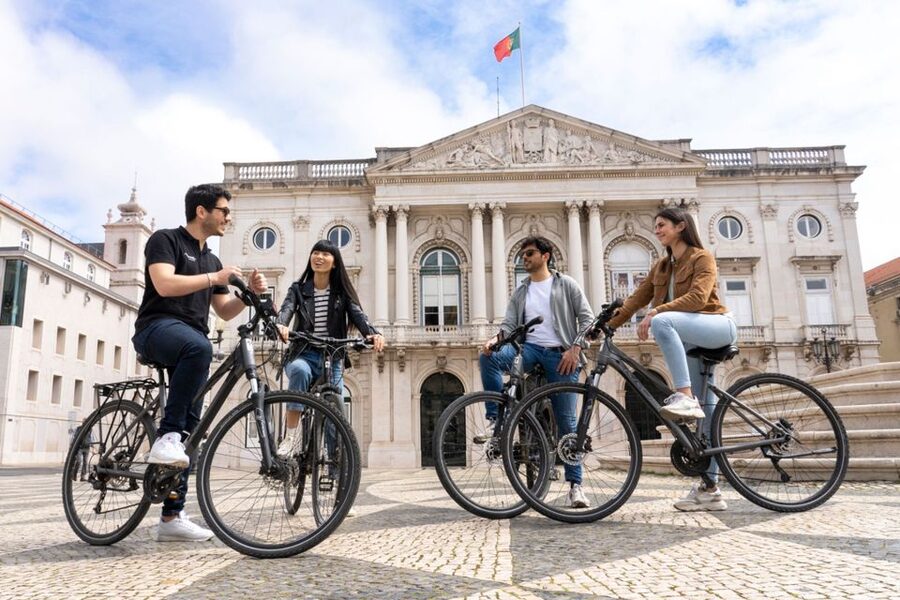 Lisbon: Guided Bike Tour, Helicopter Flight, and Boat Trip - Getting back to the city center: wrapping up at Praça do Comércio