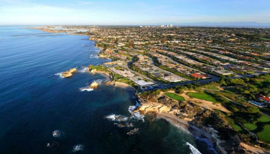 Los Angeles Helicopter Tour & Malibu Mountaintop Landing - Down to the coast: Marina del Rey, Venice, and Santa Monica from above