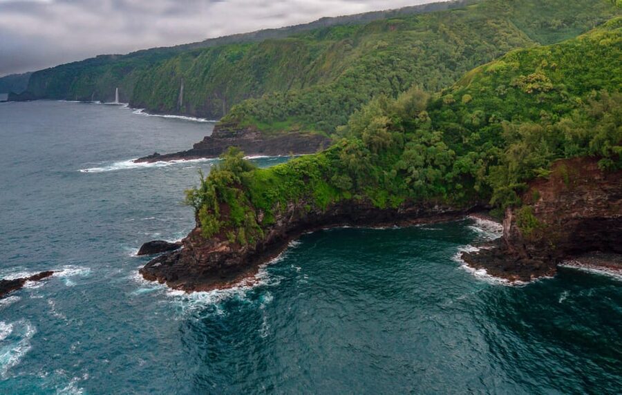 Maui and Molokai: Spectacular Helicopter Tour - Entering the EC-130: Comfort, Headsets, and Small-Group Calm