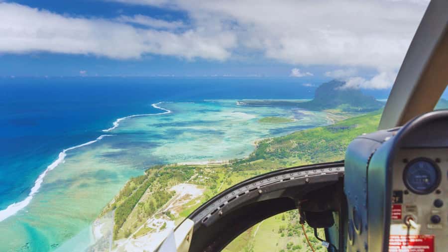 Mauritius: Underwater waterfall by Helicopter tour - Why the Underwater Waterfall looks like magic