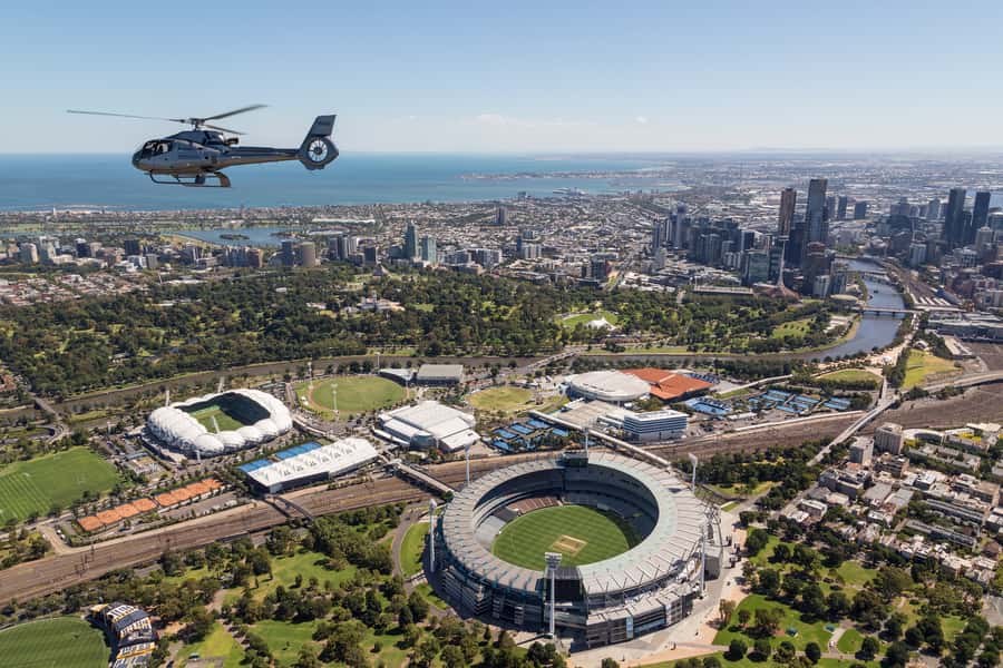 Melbourne: City and Bayside Helicopter Tour - Royal Melbourne Golf Course to the City Edge
