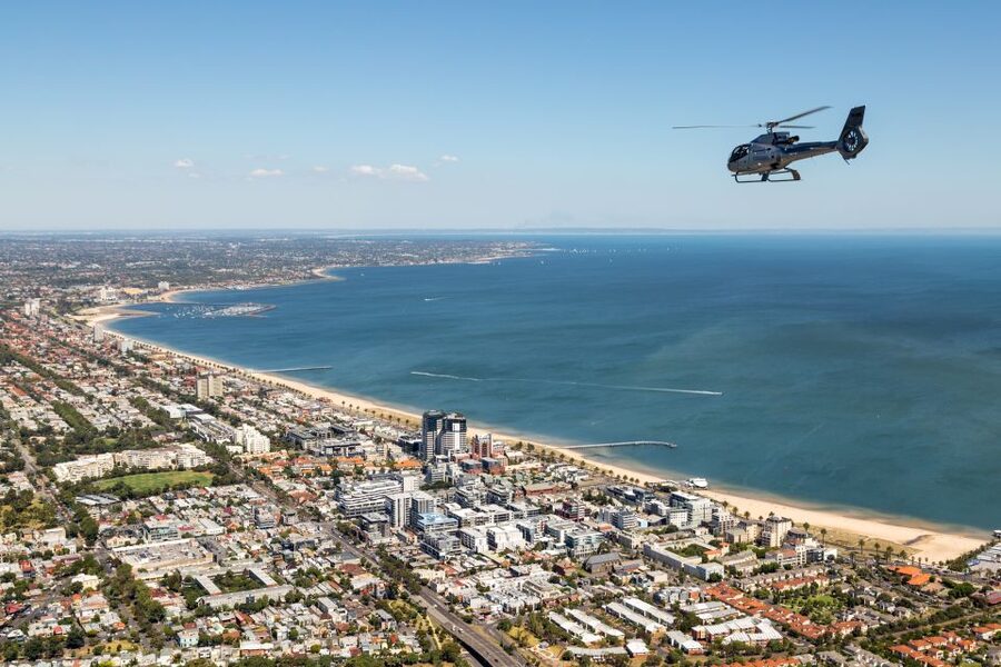 Melbourne: City and Bayside Helicopter Tour - MCG, Rod Laver Arena, and Albert Park Lake: Sports Big Enough to See