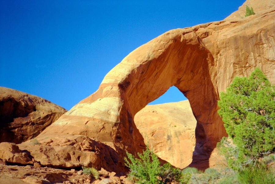 Moab: Backcountry Arches Helicopter Tour - From Determination Towers to Gemini Bridges: The Early Views