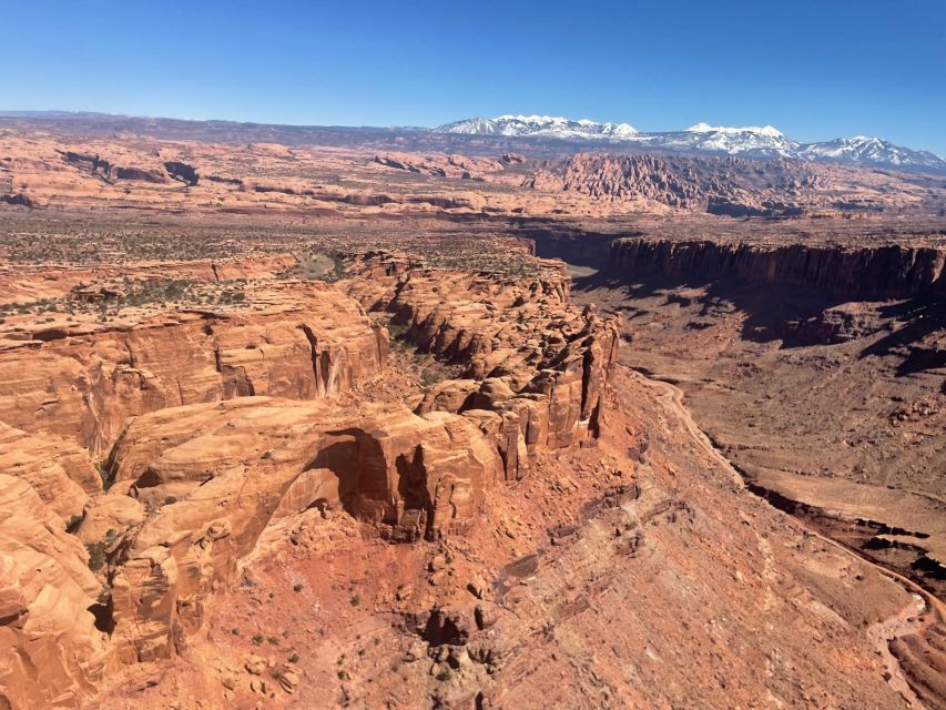 Moab: Canyon Country Sunset Helicopter Tour - The ride itself: how the pilot makes the canyons make sense