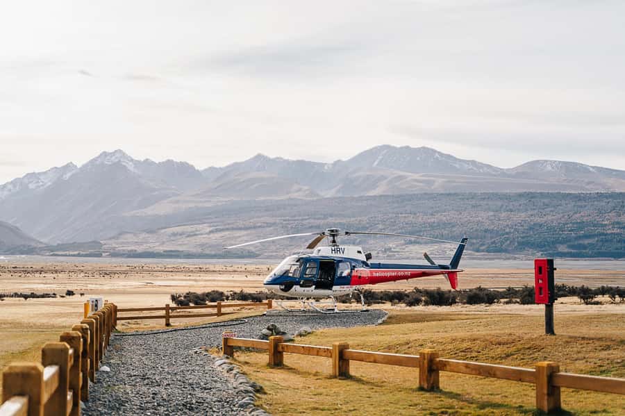 Mount Cook: 20-Minute Alpine Vista Helicopter Flight - Rising above Lake Pukaki: the view shift happens fast