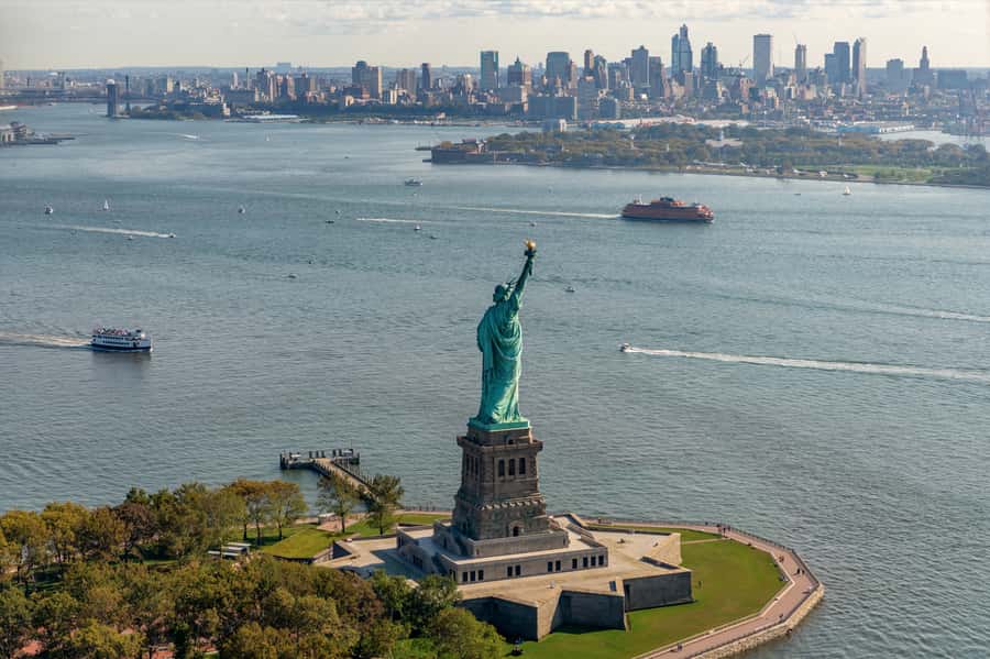 NYC: Manhattan Sightseeing Helicopter Tour - Midtown Icons: Rockefeller Center, Empire State, and Chrysler