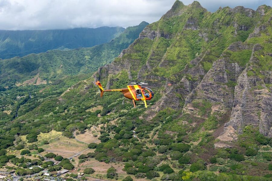 Oahu: Magnum P.I. Doors-Off Helicopter Tour - Waikiki and Ala Moana: coastlines that look unreal from the sky