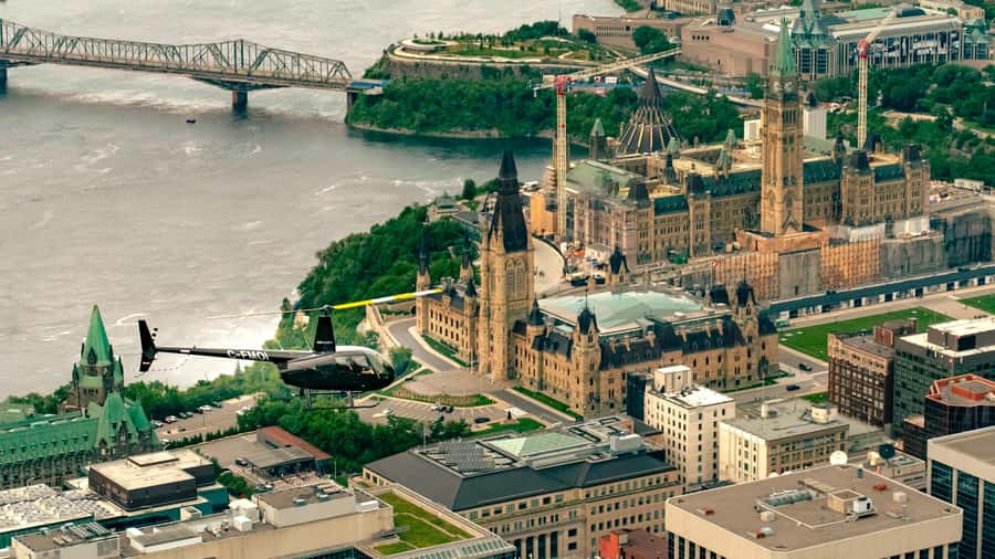 Ottawa: Panoramic helicopter flight (Gatineau Park + downtown) - What you’ll actually see: Ottawa from the air