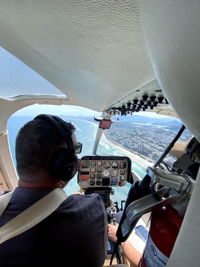 Private Helicopter tour - Rio de janeiro in 30min - The 25–30 minute route: beaches, cliffs, lagoon, then the icons