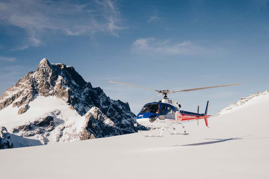 Queenstown: 50-Minute Southern Glacier Helicopter Flight - Mount Aspiring National Park: the photo stop and short visit on the ground