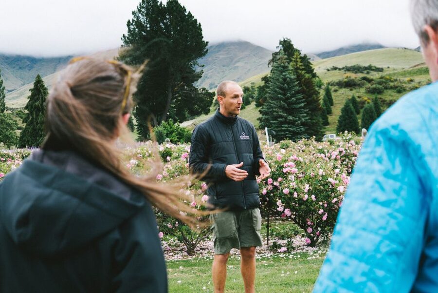 Queenstown: Helicopter Flight and Gin Tasting Tour - Key highlights at a glance