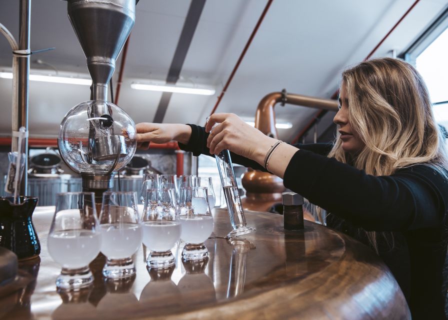 Queenstown: Helicopter Flight and Gin Tasting Tour - Can you taste more than gin?