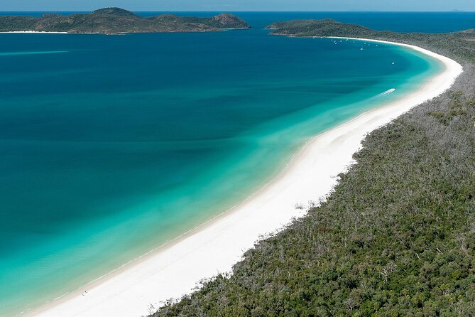 Reef & Whitehaven Spectacular - 60 Minute Helicopter Tour - South Molle Island, Long Island, and the view warm-up