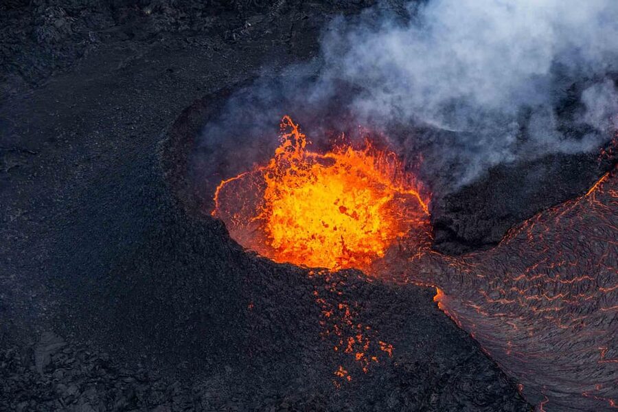 Reykjavik: 45-Minute Volcano Sightseeing Helicopter Tour - The Bessastaðir Stop: A Five-Minute Look at Iceland’s President’s Home