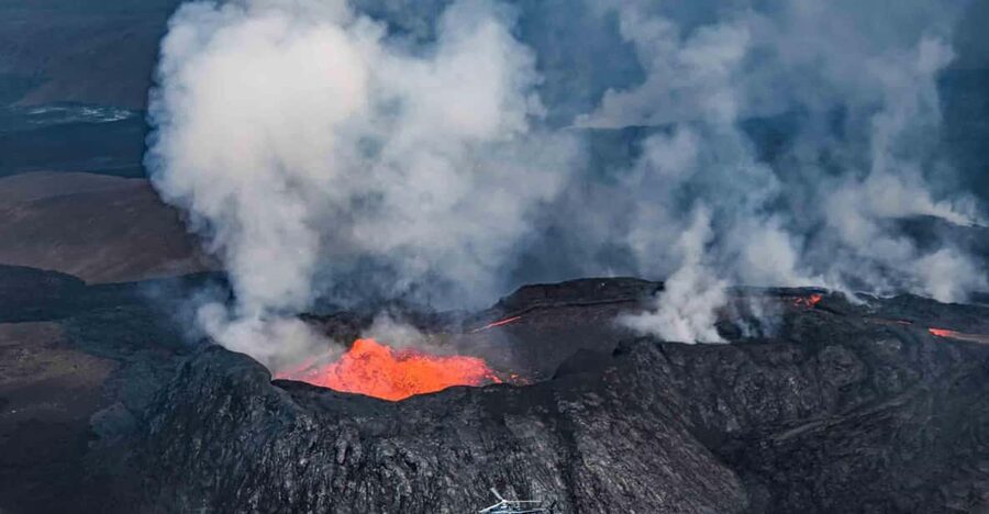 Reykjavik: 45-Minute Volcano Sightseeing Helicopter Tour - The First Minutes: Takeoff and a Quick Tour of the Capital Area