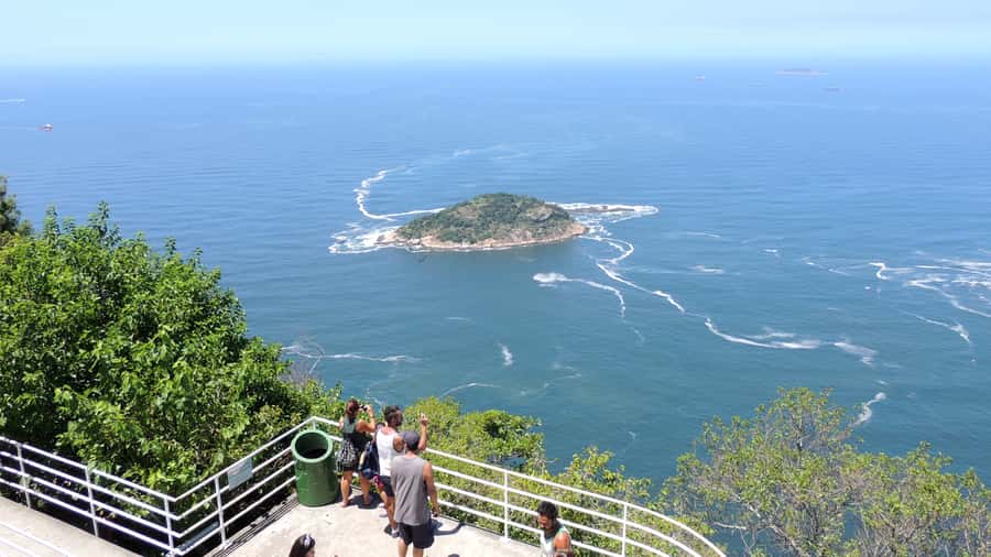 Rio de Janeiro: Sugar Loaf with Lunch and Helicopter Flight - Copacabana, Niterói, and the bridge: reading Rio’s geography in one day