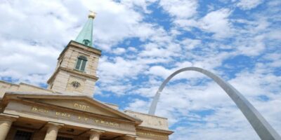 St. Louis Premium Driving Tour with Helicopter Ride & Cruise - Entering the Gateway Arch: Tram Ride and 360-View Payoff