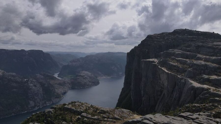 Trolltunga Helicopter & Waterfalss Sightseeing From Bergen - Skjervefossen waterfall: why the first photo stop matters